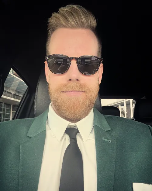 Thumbnail Stand Out in Green: Suit Style Inspiration | smulligan04031989