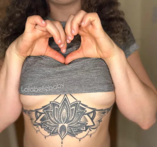 Thumbnail Exploring Underboob: An Artistic Blank Canvas by lolabellebaby