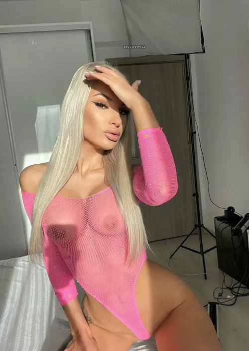 Thumbnail Never Bored: Bbyvannessa Shows Off in collegesluts