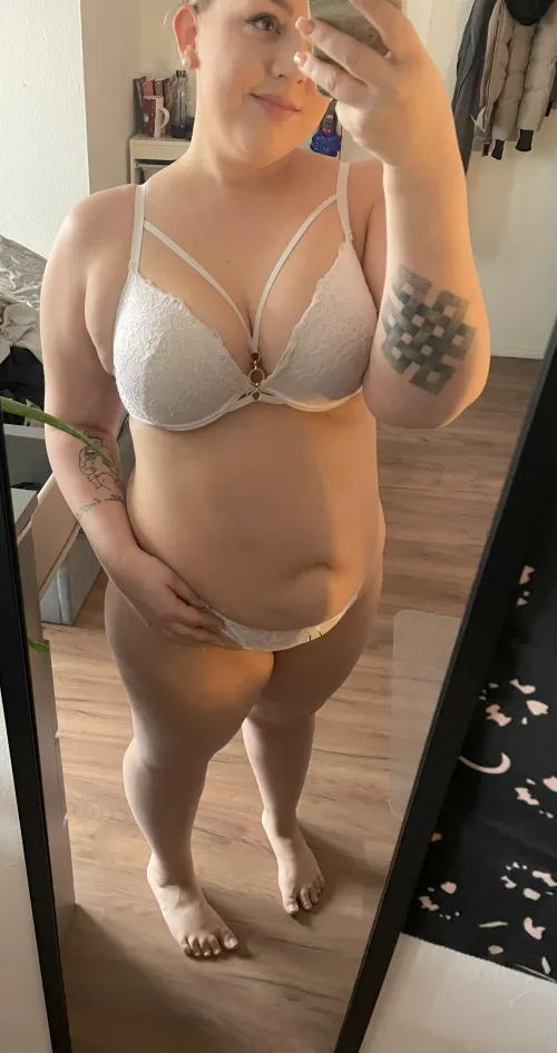 Thumbnail sweetlillyy Speaks Out: Sexy or Just Gross? PerkyChubby Debate