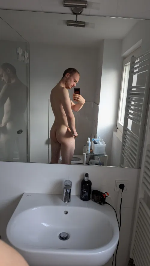 Thumbnail Some Ass for U: Unveiling Twinks with Valoriont