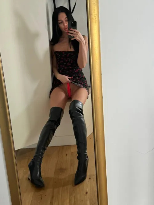 Thumbnail Seductive Panty Striptease: moxfulderrgs Tempts in Boots