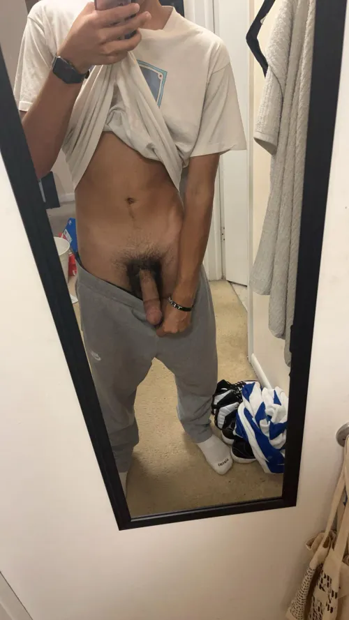 Thumbnail Purple-Link-8820 Offers Their Hung Twink Cock - Any Takers?