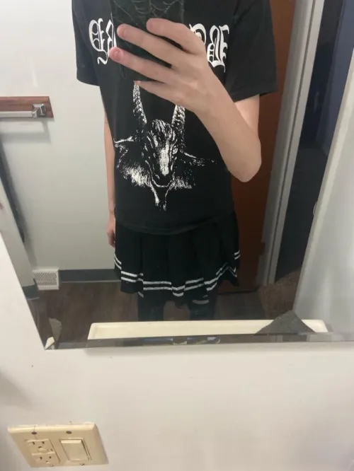 Thumbnail Exciting Adventures of a Femboy: I got my first skirt today