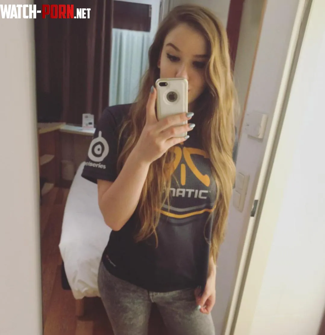 Made my big tiddies famous making them bounce during a Cs event hehe  by SluttyTitsGamerGirl