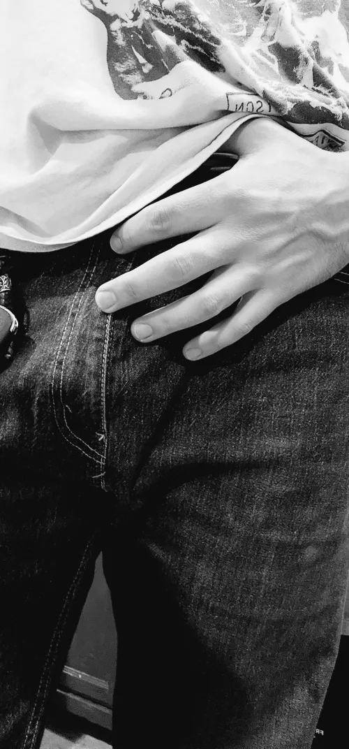 Thumbnail Nice Hands Appreciation: A Story by BigOldBees | Bulges