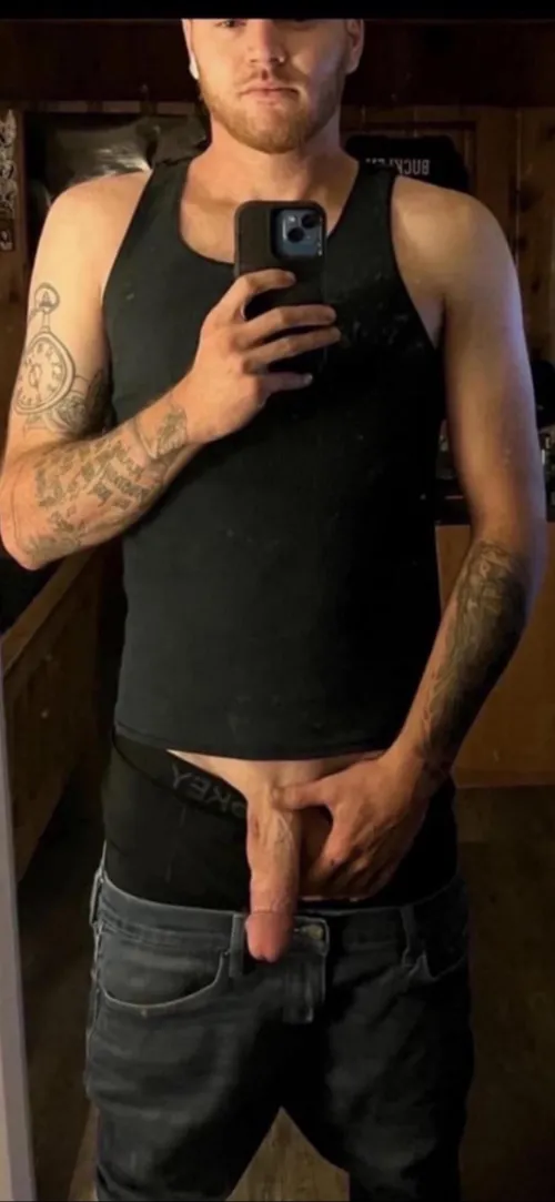 Thumbnail Bored and Ready to Chat: M28 Gay Porn Enthusiast