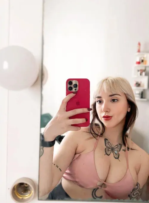 Thumbnail Peachy Tiddies Display by LolaPinking in MirrorSelfie