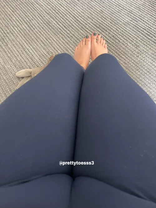 Thumbnail Thick Thighs and Cameltoe: Explore the Perfect Combo by prettytoesss3