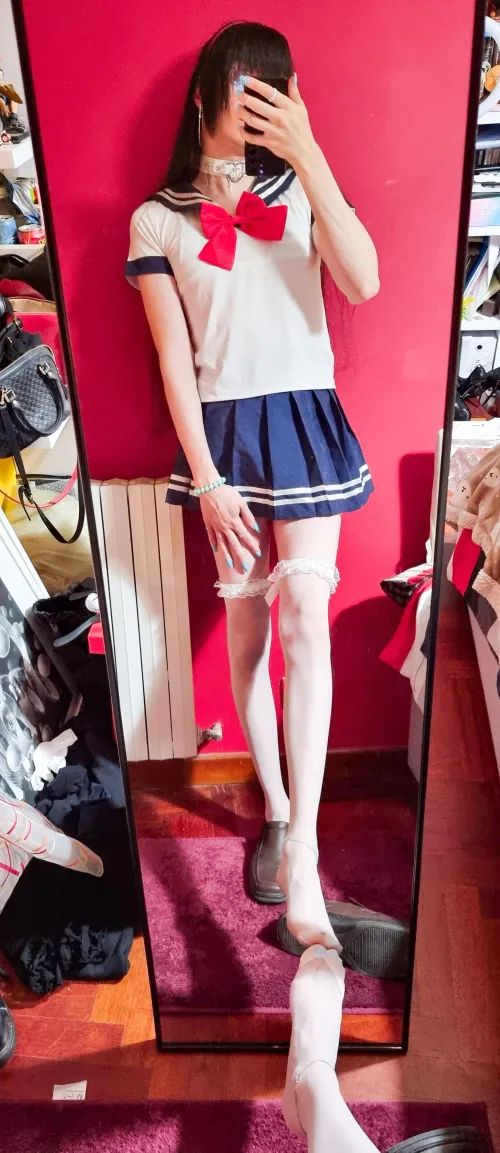 Thumbnail Fashion Forward: Discovering EmilyRawwwr's New Seifuku on Traps