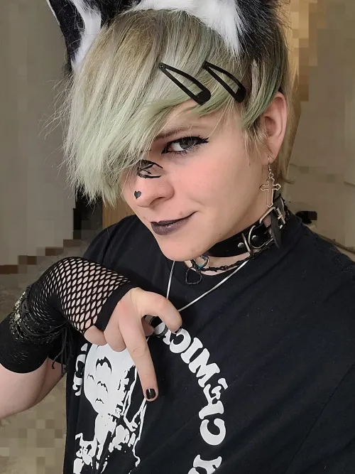 Thumbnail Eyeliner Experimentation: A Creative Look by elven_potato in the femboy Category