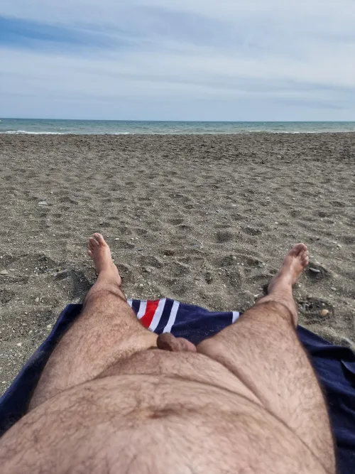 Thumbnail Softies Relaxation: Enjoying a Beach Day with PresuntoMalechor