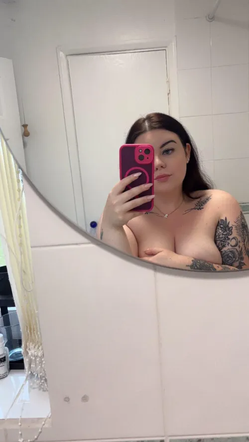 Thumbnail Seductive Handbra Unveiled in MirrorSelfie by M0istyCakes