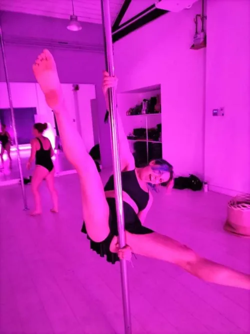 Thumbnail Pole Dance Charms: HannahFloop's Allure Unveiled