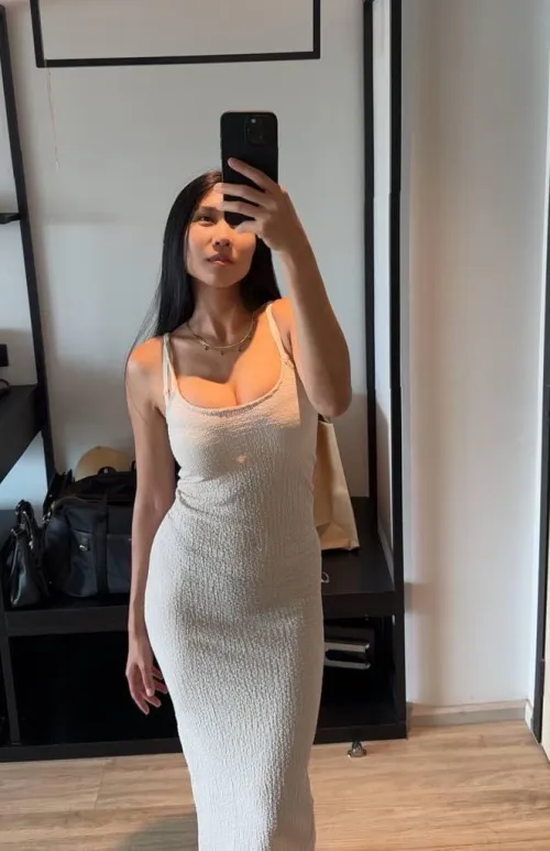 Thumbnail Fashion Dilemma: Miss_amylyng's Tight Fit Decision in realasians