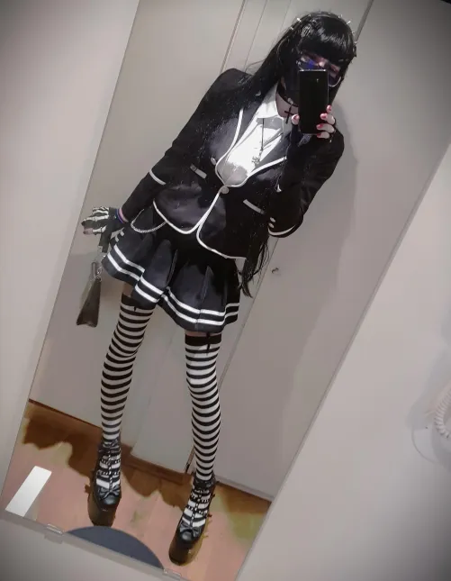 Thumbnail ShadowPrincessN7 flaunts the Gothic Aesthetic in the femboy Category