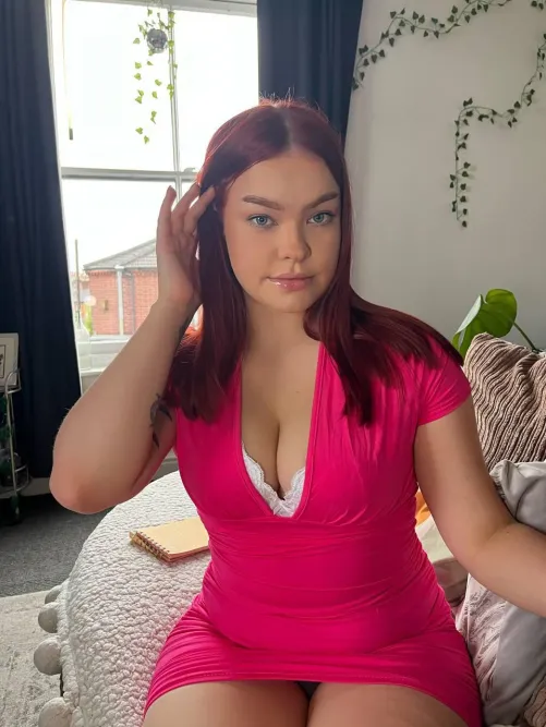 Thumbnail officialsavannahjade Embraces Bra Peek in Tightdress