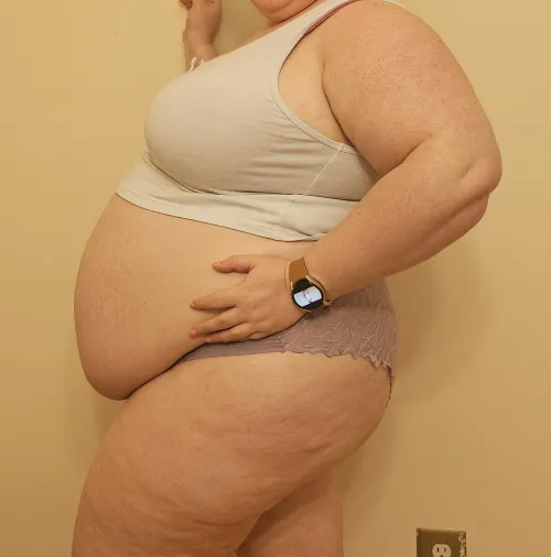 Thumbnail Belly So Full and Big: AthenaHeavy's BBW Experience Unveiled