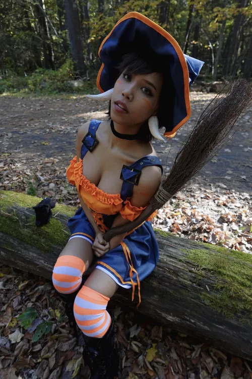 Thumbnail Ok_Gur_4748 Dazzles with Bewitching Nidalee Cosplay Transformation