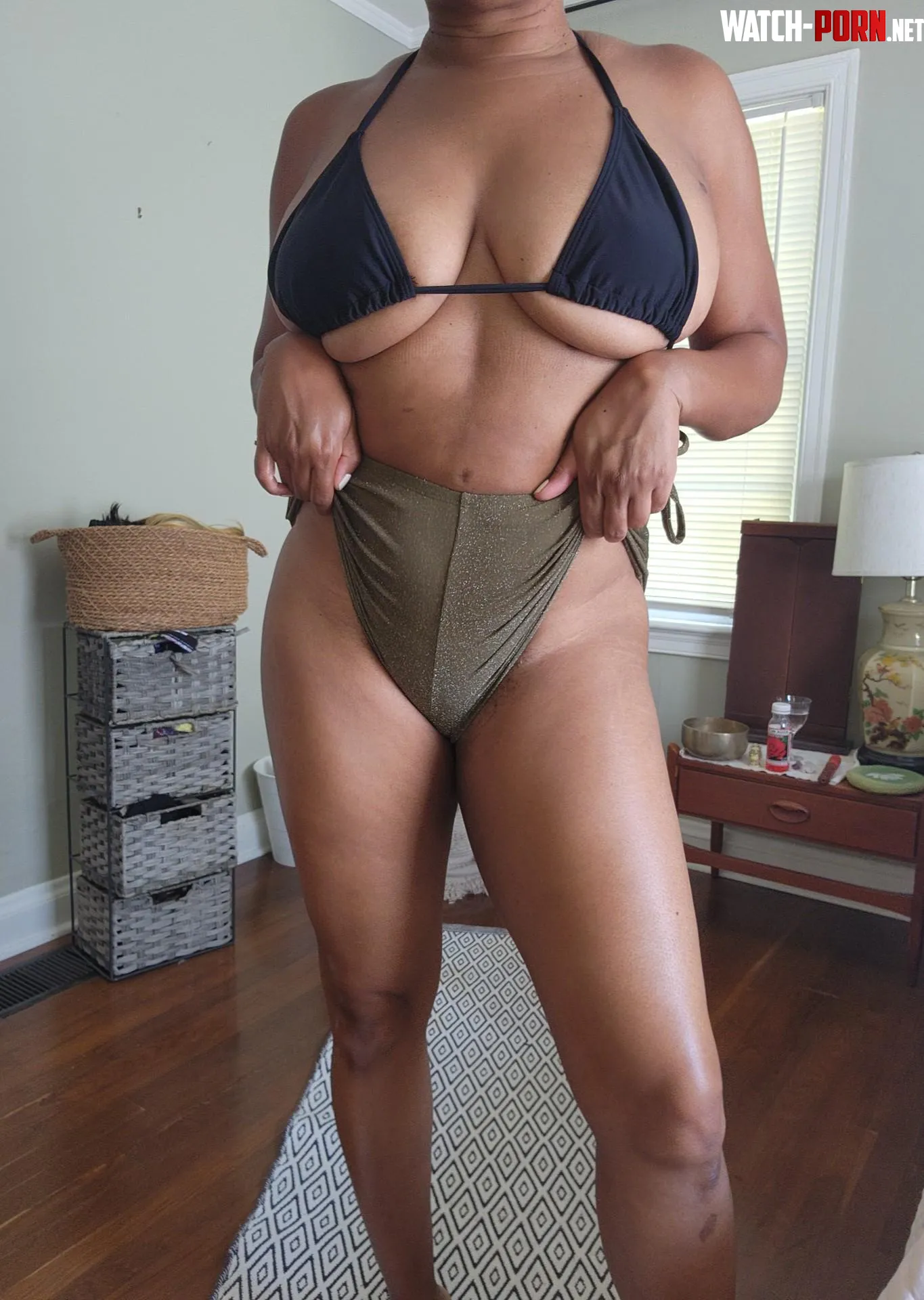 Do you mind worshipping a 47yo Ebony woman by meshmuse