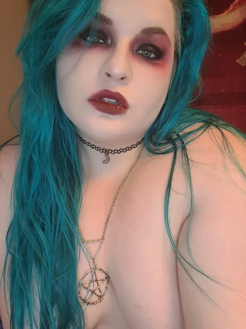 Thumbnail shyysuccubus Invites You to Kiss Her Vampy Lips in the BBW Category