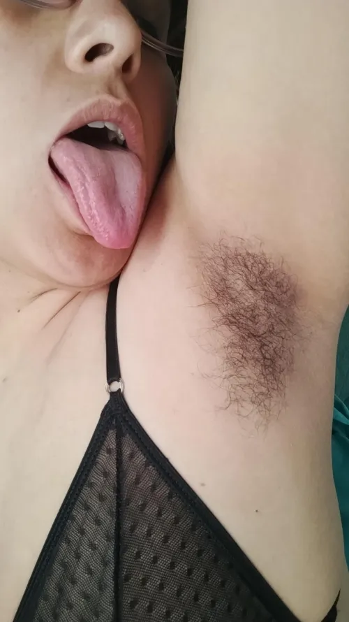 Thumbnail Unconventional Beauty: Year-Long Hairy Armpit Journey