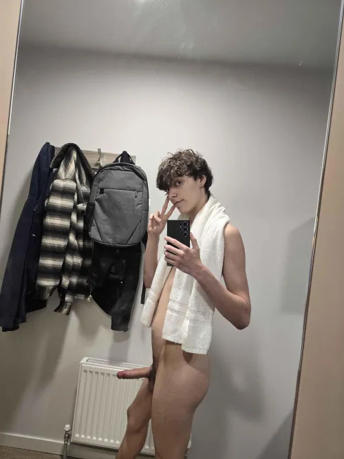 Thumbnail Fresh and Clean: 'Just Got Done Showering :D' - VelcroCat7 Shares in Twinks Category