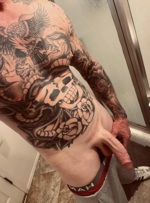 Thumbnail Pre-Shower Antics - hotguyswithtattoos