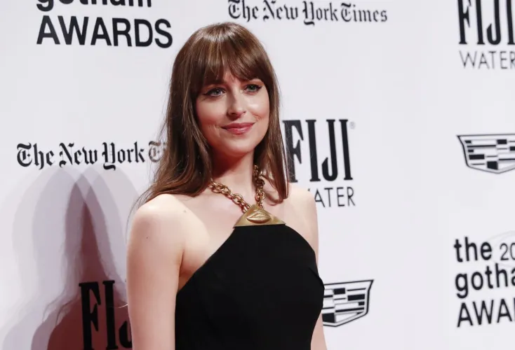 Thumbnail Dakota Johnson: The Allure of a Hollywood Starlet