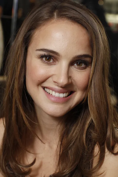 Thumbnail oblique_shockwave Dives into the Allure of Natalie Portman