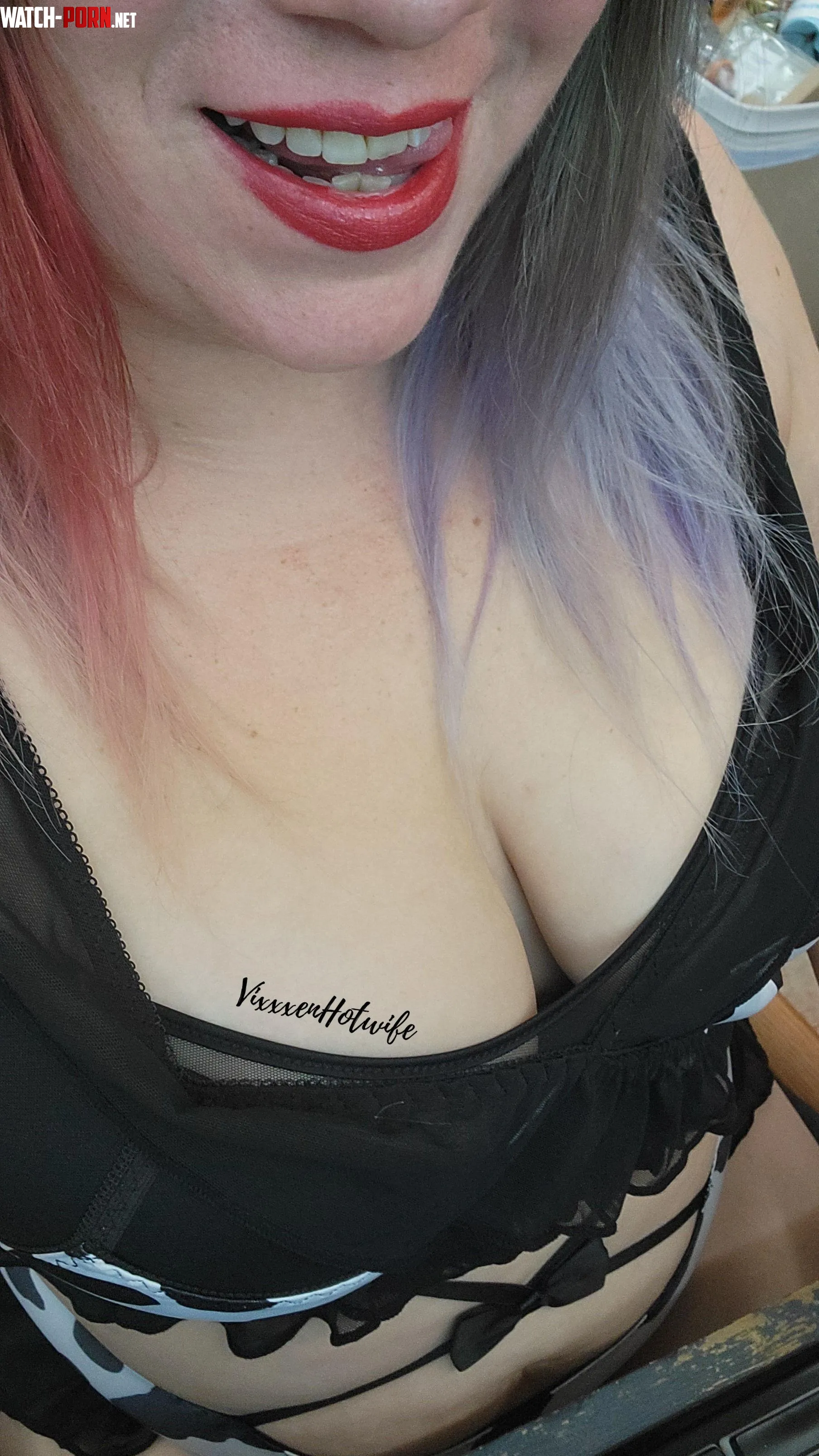 Click to see a real player my cow print lingerie and gaming throne await your attention by vixxxenhotwife