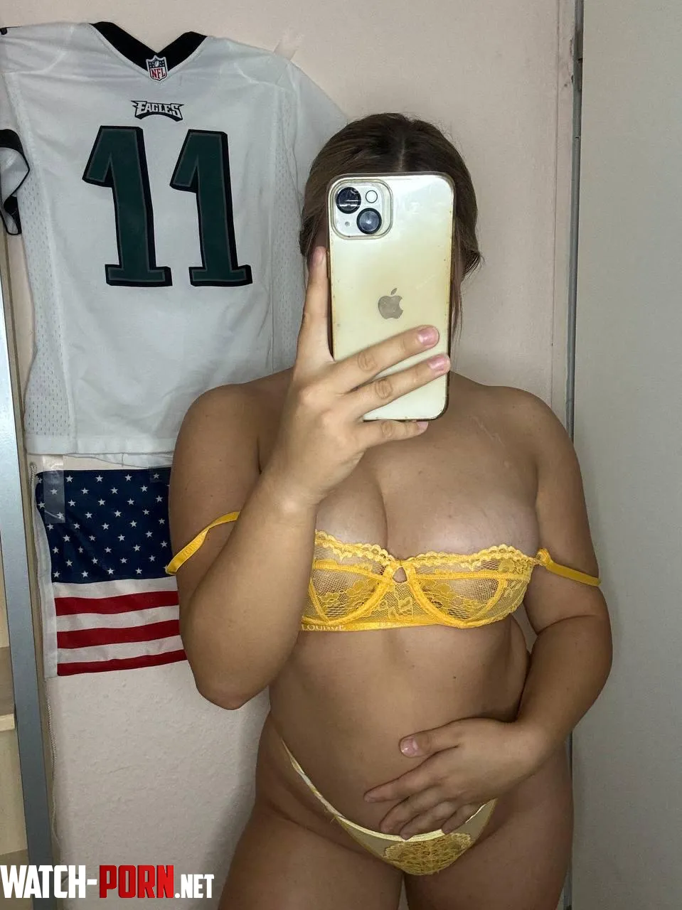 would u date a 18yo or do u like just jerking off to them by cutestgirlofmiami