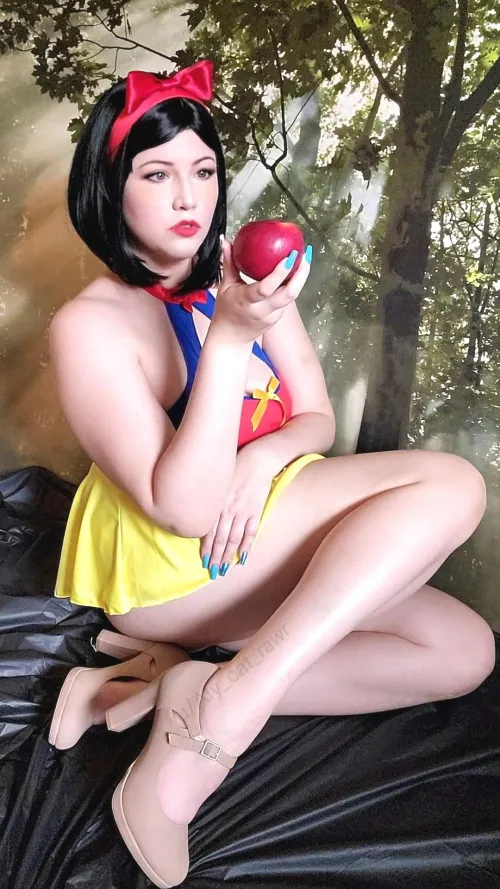 Thumbnail Cosplaygirls: Snowhite OC from Self by Aly_cat_rawr