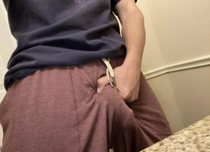 Thumbnail My Bulge: A Revealing Article by hornyandbackagain