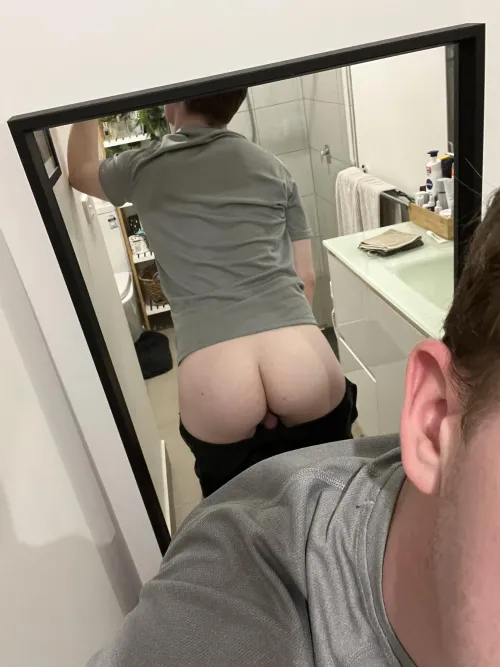 Thumbnail Spreading Cheeks for Fun at GaybrosGoneWild