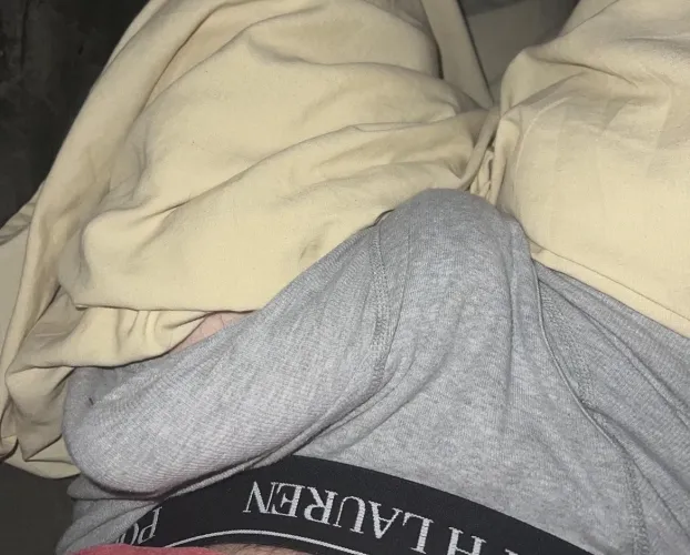 Thumbnail Close-Up Bulge: brettrobbss' Revealing Return