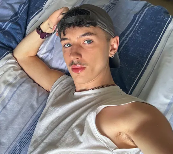 Thumbnail Indulging in Relaxation: Spending the Day in Bed | Jamesthetwink97