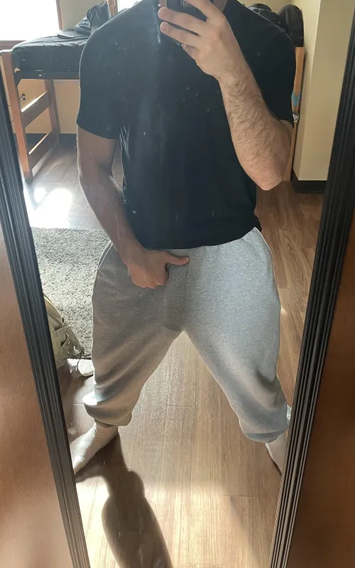 Thumbnail Trendy Temptations: Embrace MadValorantPlayer's Gray Sweats