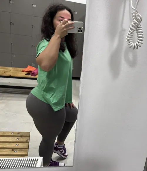 Thumbnail How Thick Thighs Can Save Lives According to quadsqueen