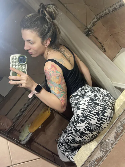 Thumbnail garlicpeanuttt's Love for Yoga Pants Patterns