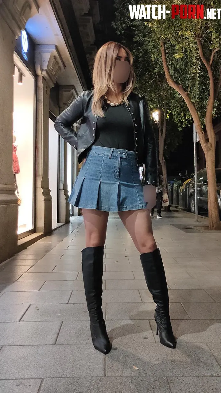 This mini skirt could be too short Still combined with these boots it feels like an incredible outfit by laraflyincd