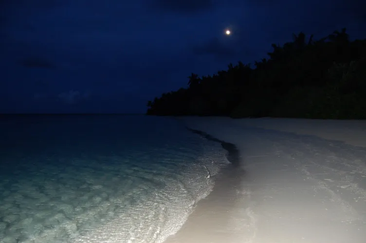 Thumbnail Romantic Beach Spot: Moon Beach by colapepsikinnie