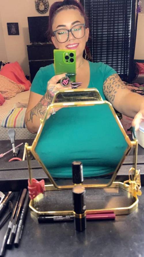 Thumbnail Mirror Selfies: Catching Braless Moments with kekebee888