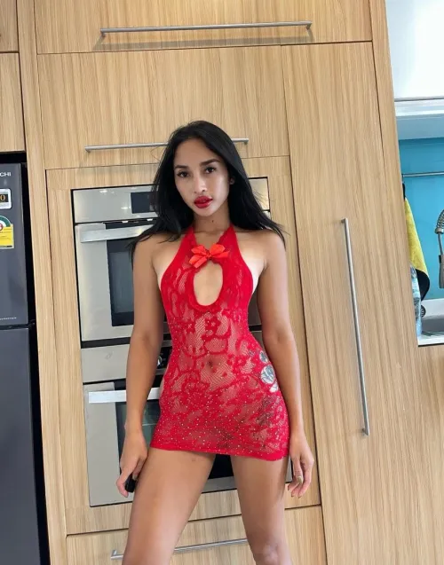 Thumbnail Ravishing in Red: A Hot Look with tikathai69