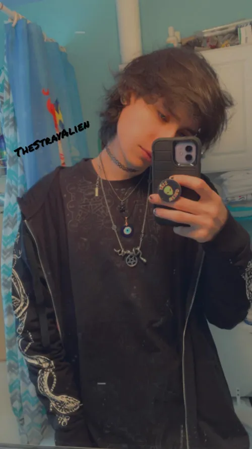 Thumbnail Exploring femboy Trends with TheStrayAlien - Join the Conversation