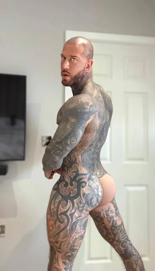 Thumbnail First Impressions: What Did You Notice? | hotguyswithtattoos