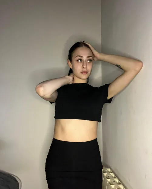 Thumbnail Pose Perfection: HushedGiggles' Stylish Crop Top Display