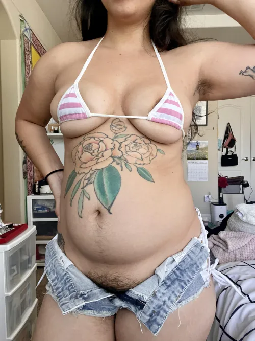 Thumbnail Sweettealeaf: Bold Statement with Tiny Bikini and Big Bush