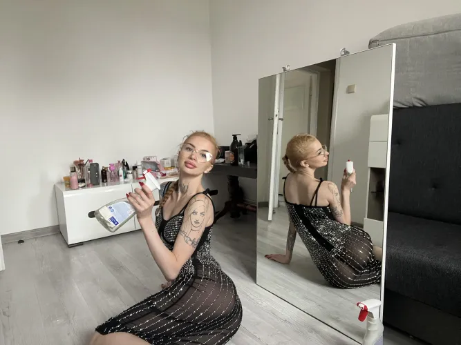 Thumbnail Stella_Cats' Elegant Ass Selfie in MirrorSelfie Category