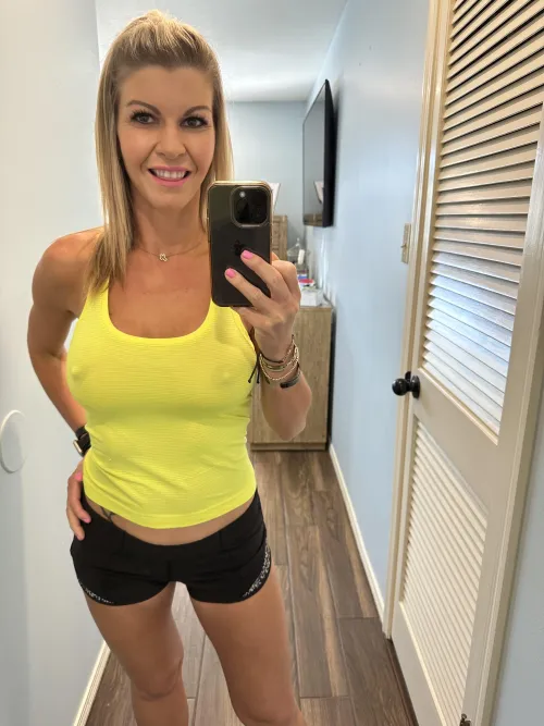 Thumbnail Focus On This Perfect Shirt: Fitnesswife1983's Milfie Style